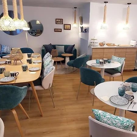 罗谢尔米尼姆公园和套房酒店 3*