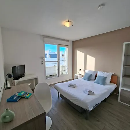 Sejours & Affaires Les Minimes Hotel apartamentowy 3*