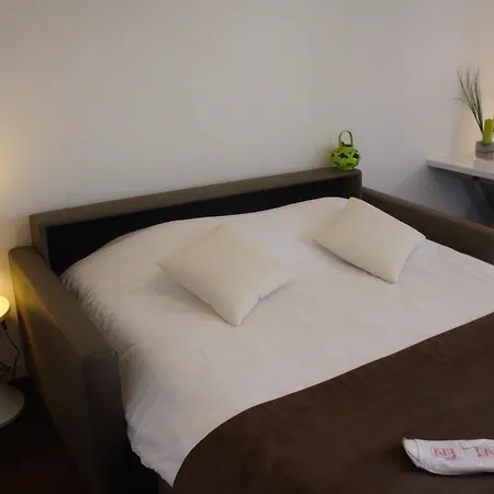 罗谢尔米尼姆公园和套房酒店 3*